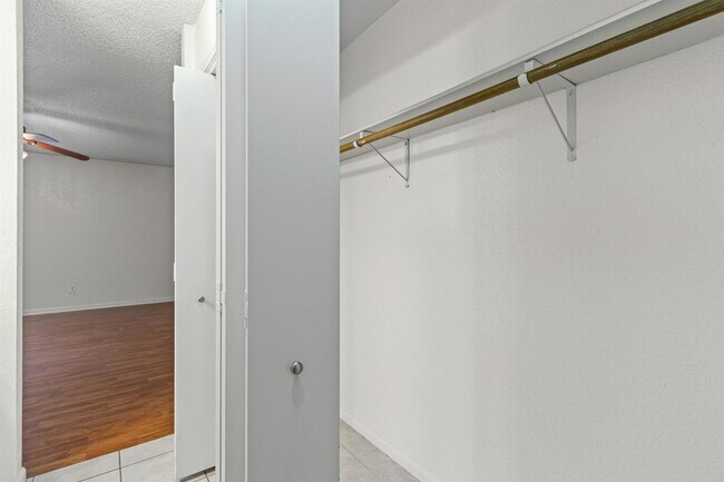 Building Photo - 8113 Baywood Dr