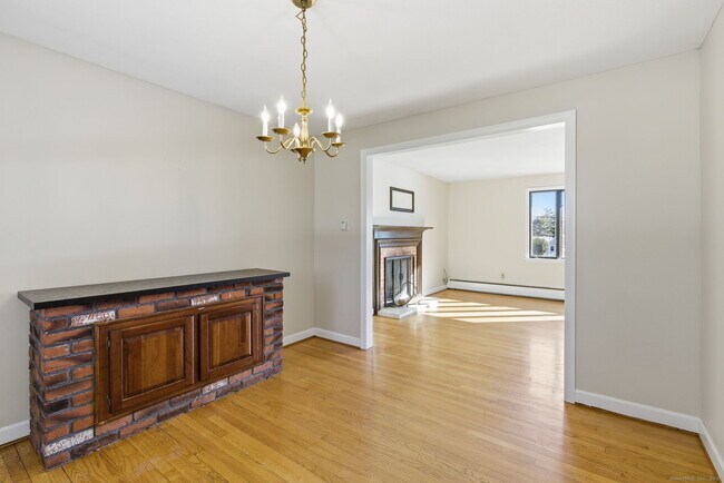 Building Photo - 8 Cherryfield Dr