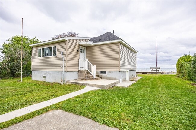 Building Photo - 200 Lakeshore Dr