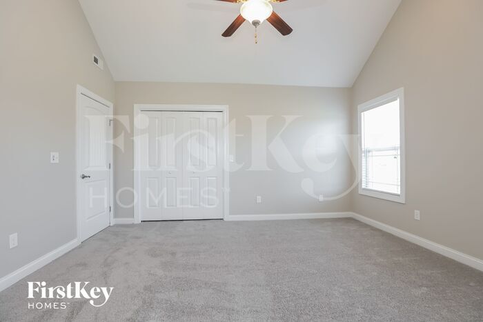 Building Photo - 669 Richards Dr