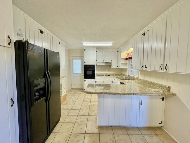Building Photo - 4 Bed, 2 Bath Nest In Cottonade Close To Base