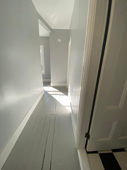 Rear hallway - 86 Holden St