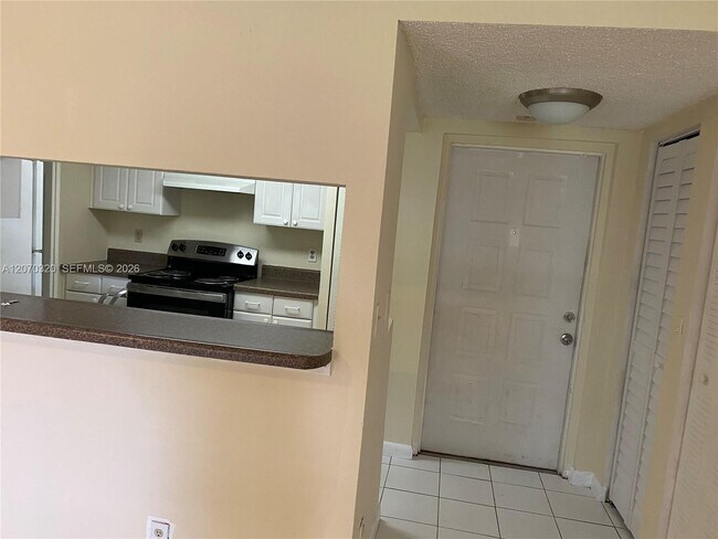 Building Photo - 9755 Westview Dr