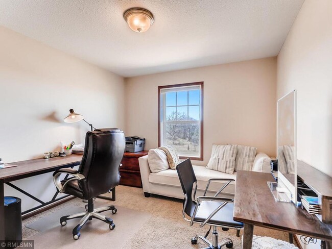 Building Photo - Beautiful 3 Bed/2.5 Bath Townhome in Woodbury- Community Pool! Available Now!