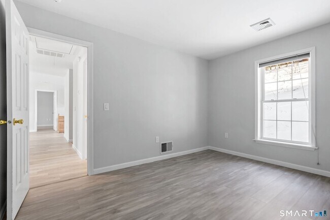 Building Photo - 19 Candlewood Springs Road