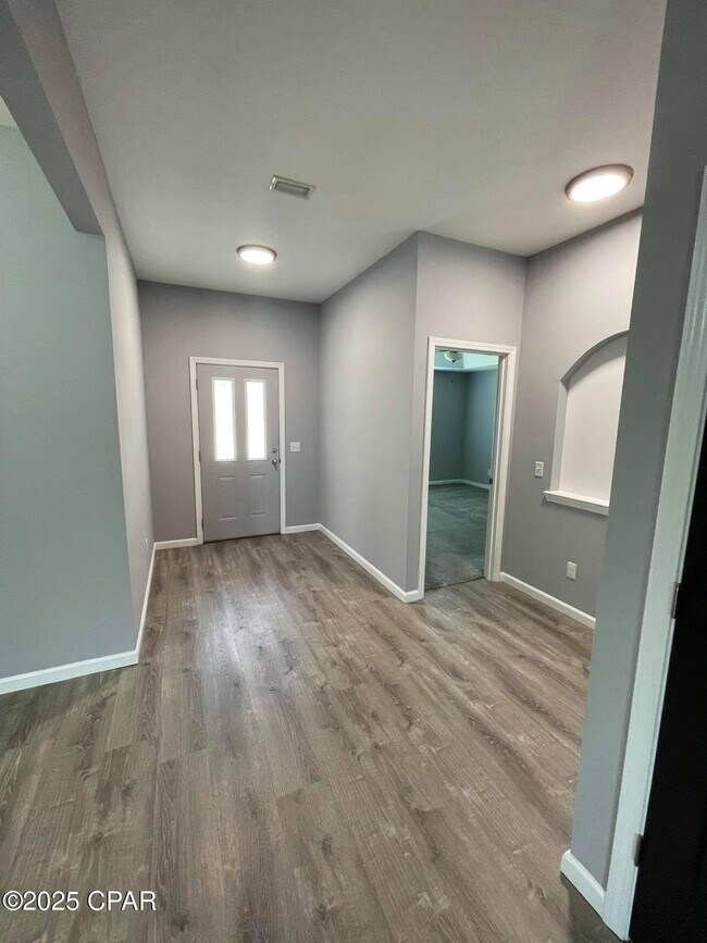 Building Photo - 245 Woodlawn Ct