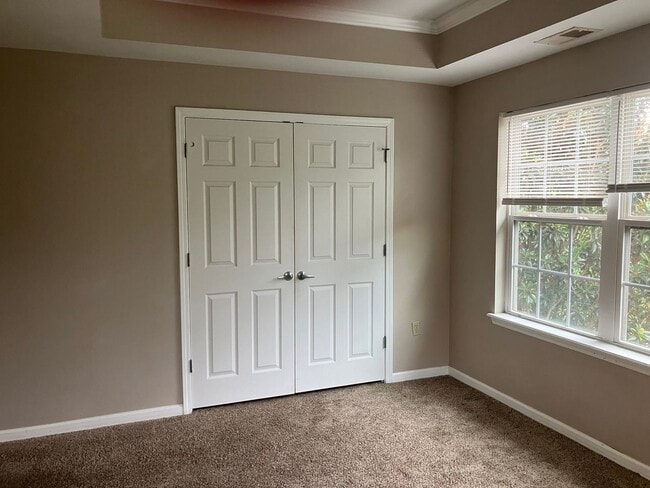 Building Photo - 3 BR / 3 BA @ Bridgepointe