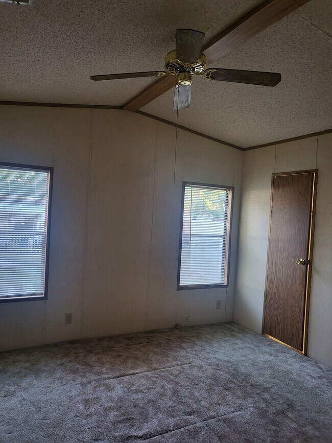 Building Photo - 8300 SW 3rd Ct