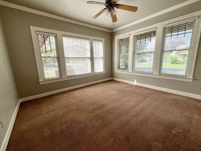 Building Photo - 4bed/2bath corner lot house in Hyde Park