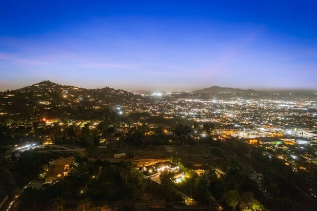 Building Photo - 5048 Bluff Pl