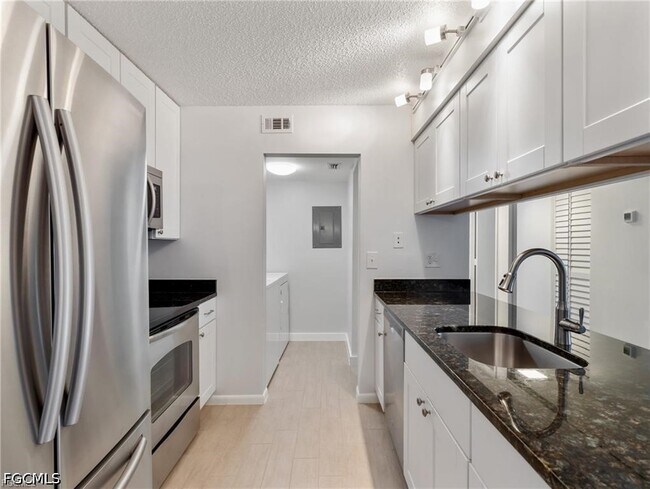 Building Photo - 9540 Green Cypress Ln