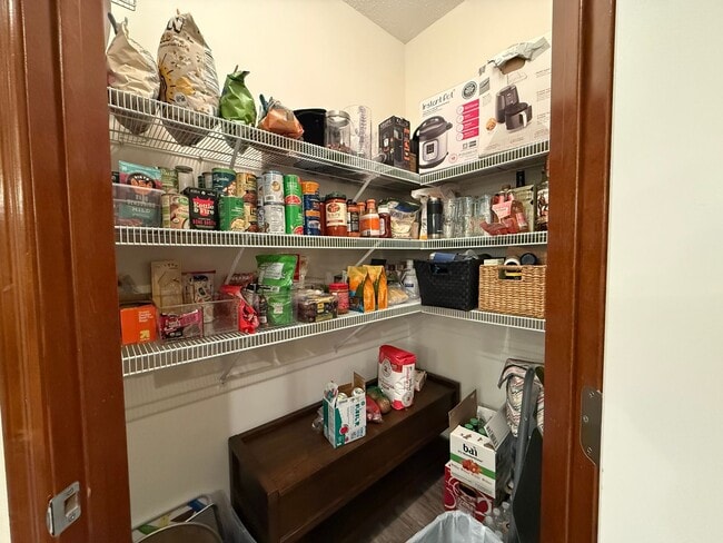 Building Photo - Great 3BR/2BA End Unit Elk River Townhome Available June!