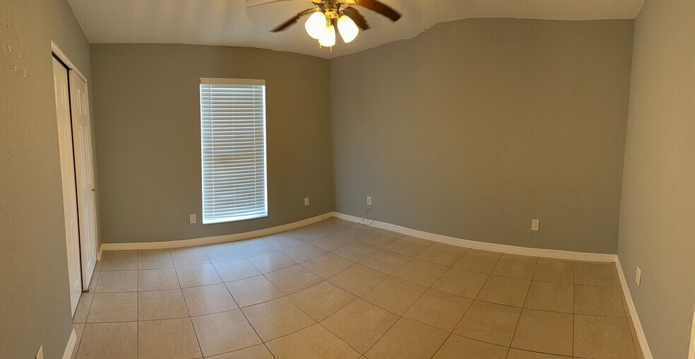 Building Photo - 5005 Eastwood Dr