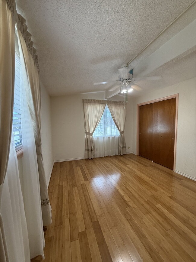 Building Photo - 10449 Chinaberry Dr