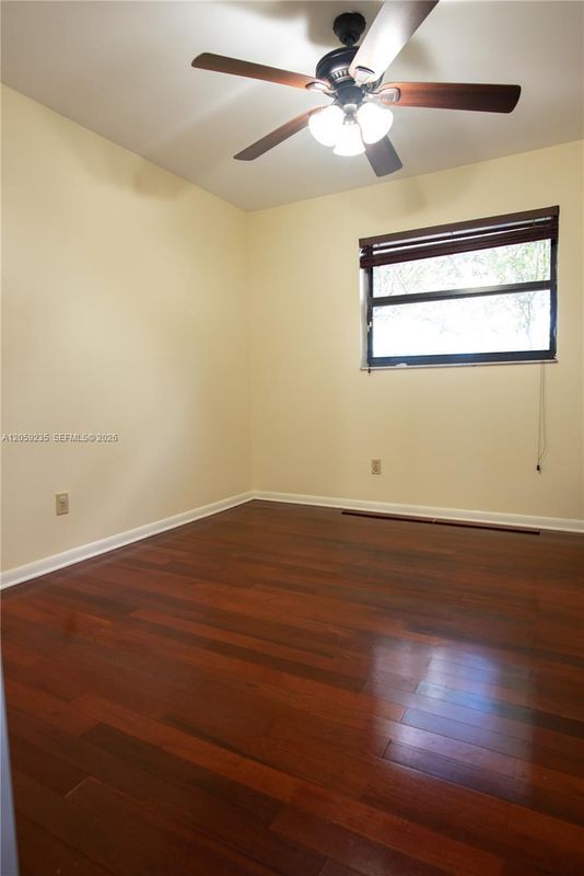 Building Photo - 3160 Peachtree Cir