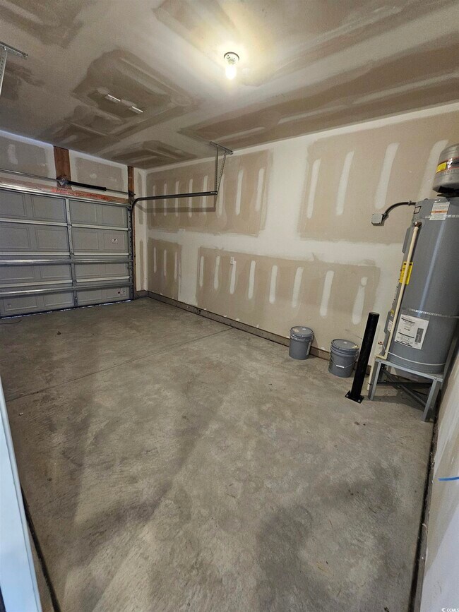 Building Photo - 2033 Northwest Dr