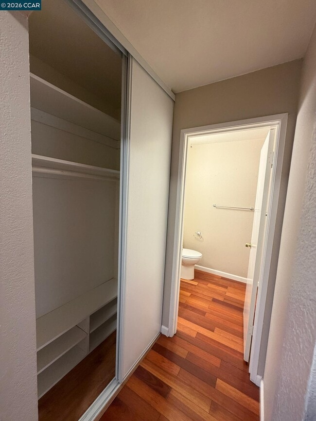 Building Photo - 6 Basin Ct