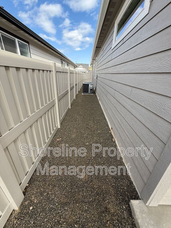 Building Photo - 10093 W Novato Dr
