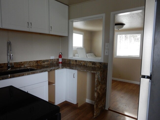 Building Photo - 1458 E Cleveland St