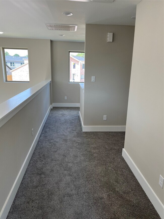 Building Photo - 2603 Piemonte Ave