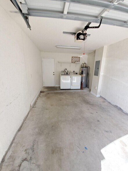 Garage - 7291 NW 173rd Dr