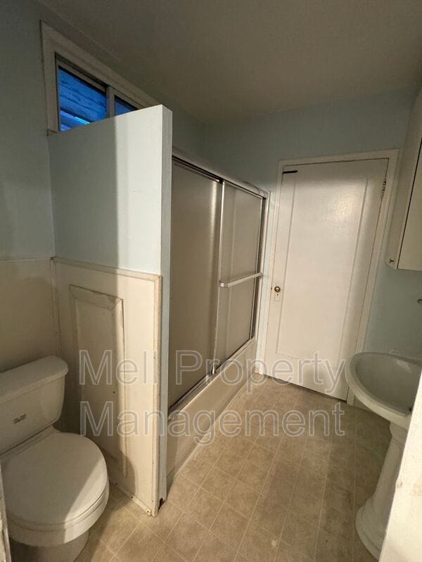 Building Photo - 1514 Summit Dr