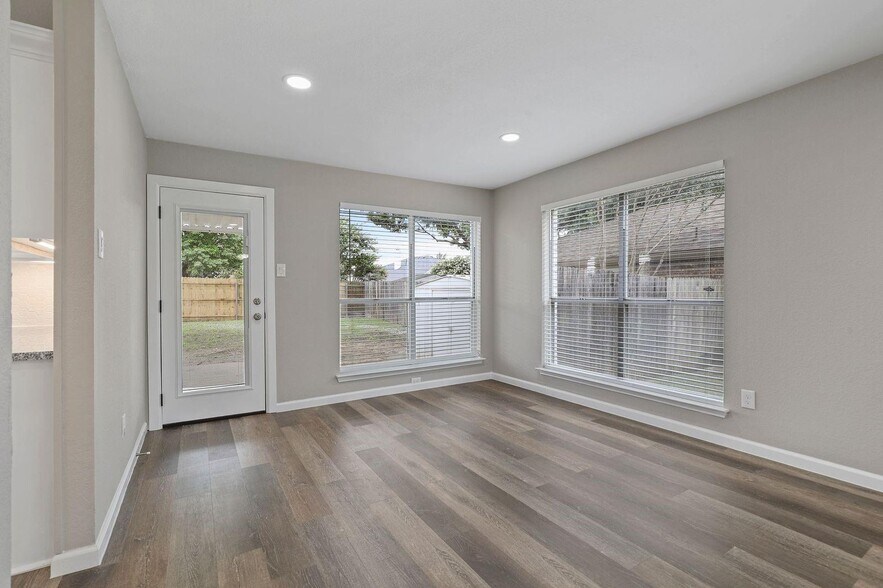 Building Photo - 4951 Garden Grove Rd