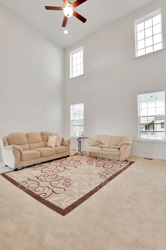 Building Photo - 204 Station Terrace W