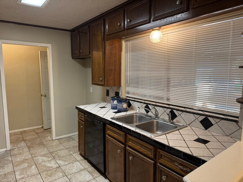 Building Photo - 1524 Timber Creek Dr