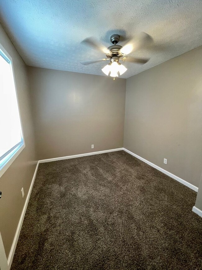 Building Photo - Charming 3-Bedroom, 1.5 Bath Home with Bon...