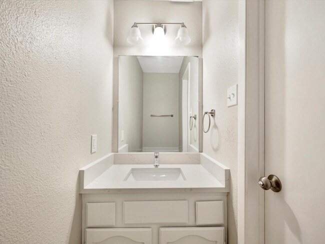 Building Photo - 2312 Meade Ct