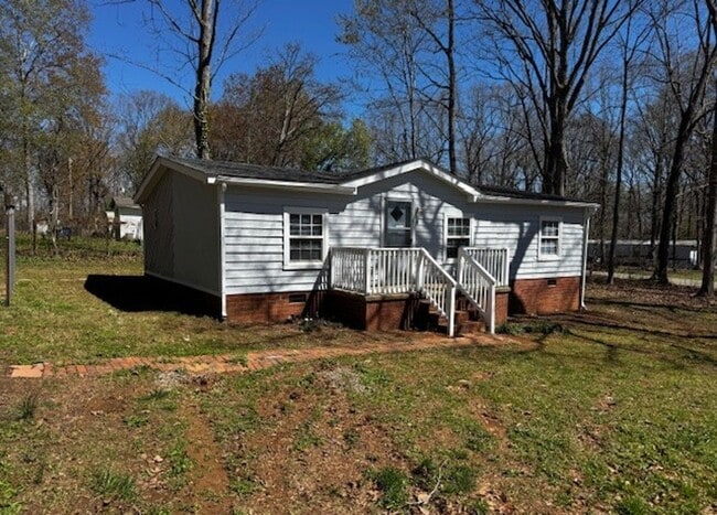 Building Photo - Discover this well-maintained 3-bedroom, 2-bath home in Lincolnton, NC,