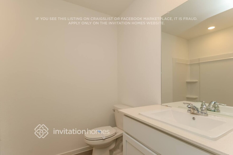 Building Photo - 16465 Blossom Grv Dr