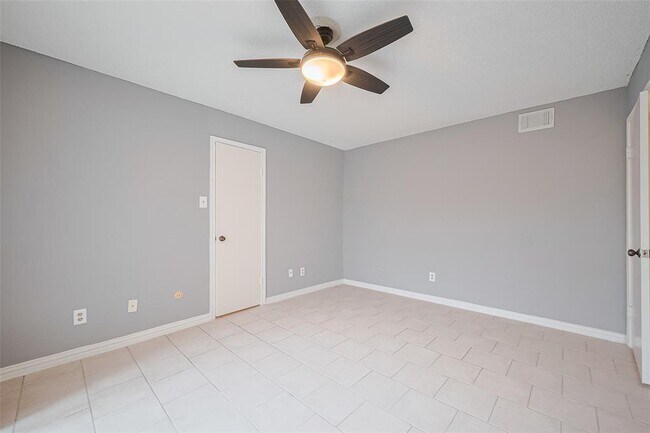 Building Photo - 8541 Sands Point Dr