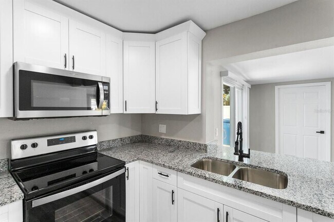 Building Photo - 6802 W Comanche Ave