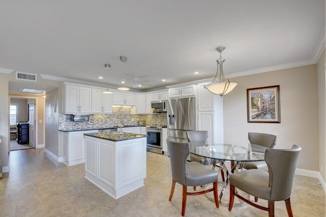 Building Photo - 4028 Newcastle B