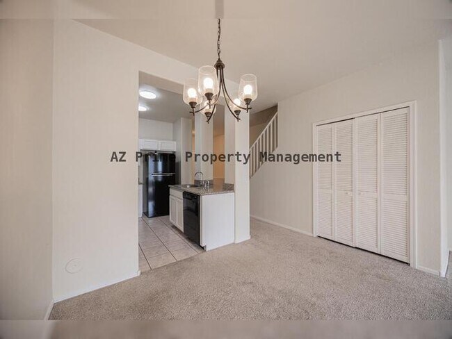 Building Photo - 1961 N Hartford St