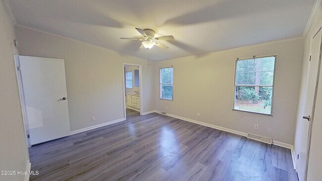 Building Photo - 20 Deer Ridge Dr W