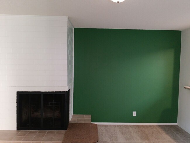 Building Photo - 2 Bedroom, 2 Bathroom! Lovely Home Coming Soon!