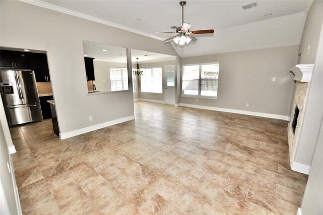 Building Photo - 26983 Crown Haven Dr
