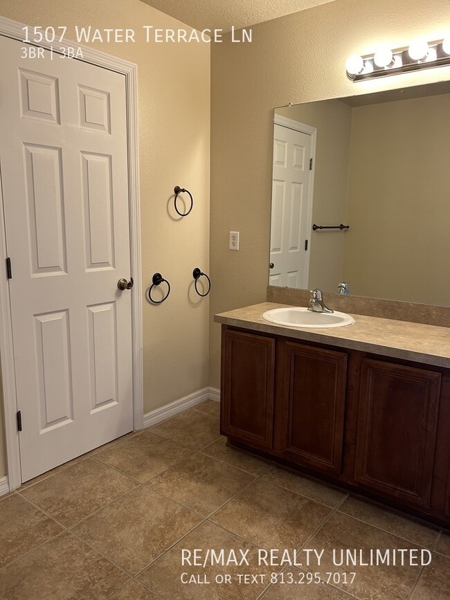 Building Photo - 1507 Water Terrace Ln