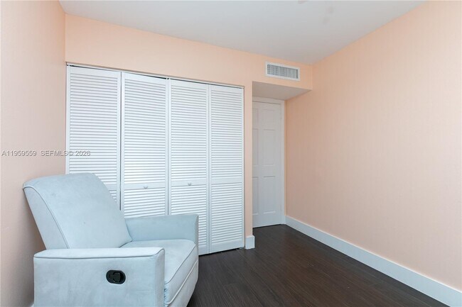 Building Photo - 20291 NE 30th Ave