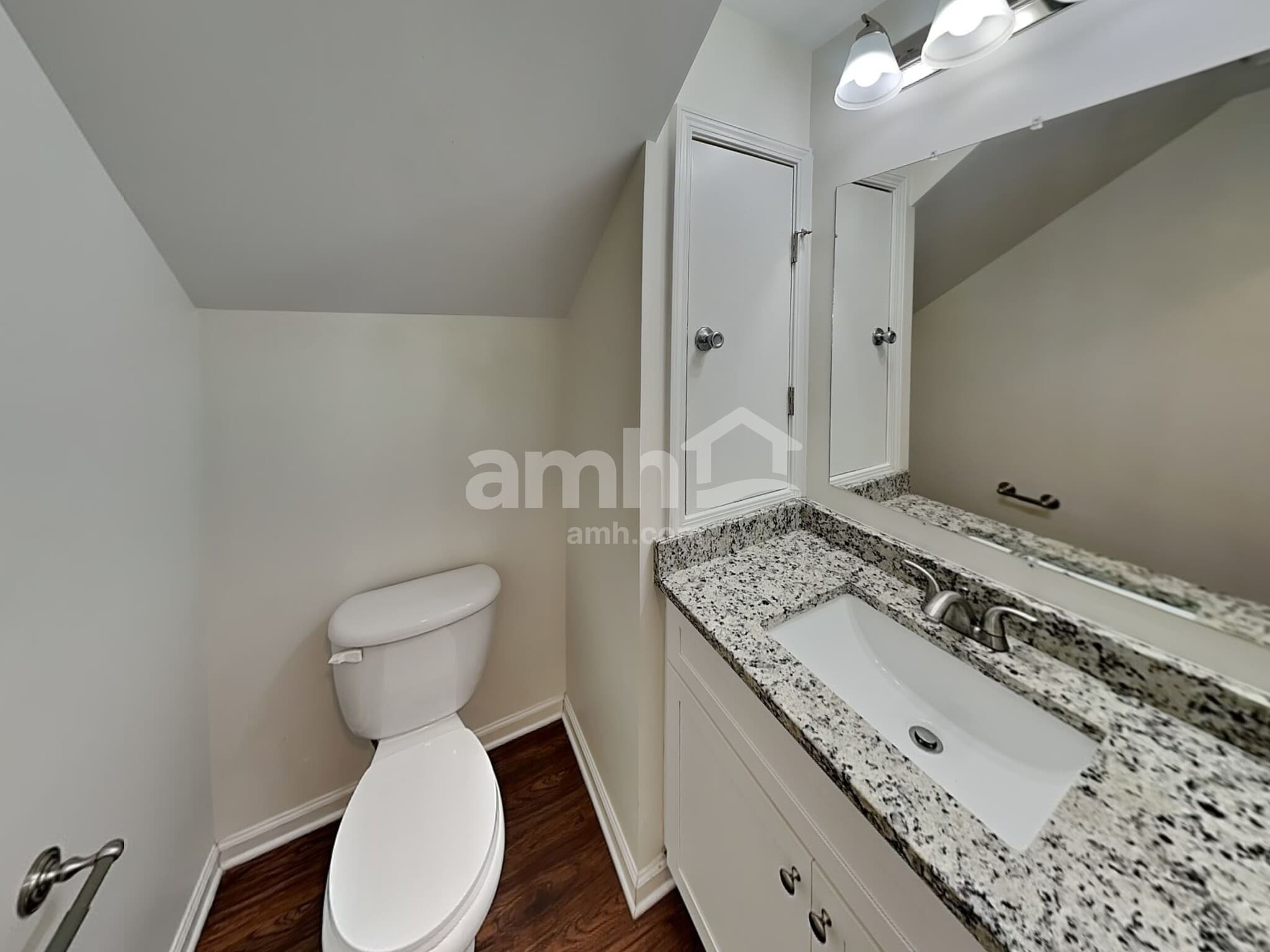 Building Photo - 204 Bates Ct