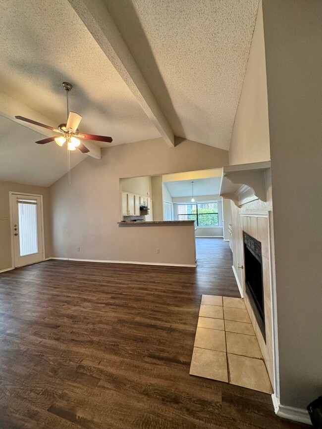 Building Photo - Delightful 3-bedroom, 2-bathroom home with...