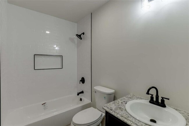 Building Photo - 1373 W Prospect Dr NE