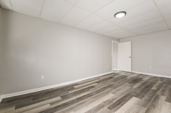 Building Photo - 1009 Woods Run Ave
