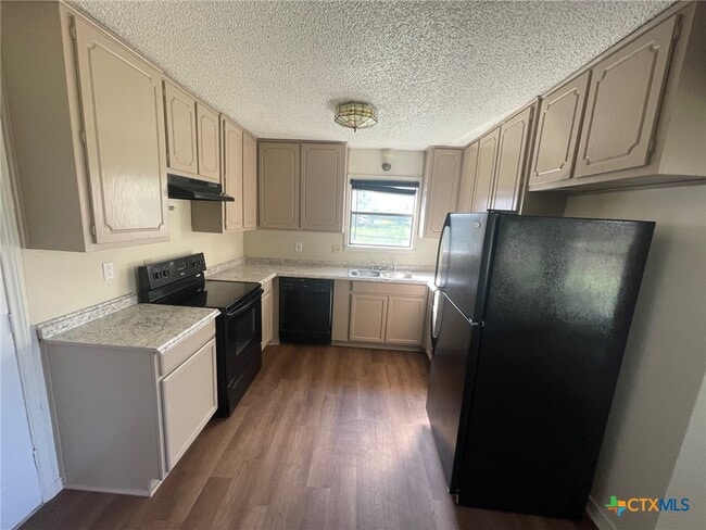 Building Photo - 2403 Hunt Dr