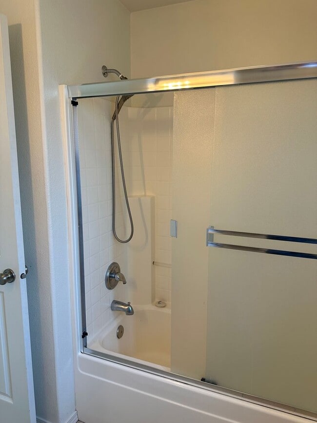 Building Photo - Charming 1 bedroom 1 bath house in Springfield!