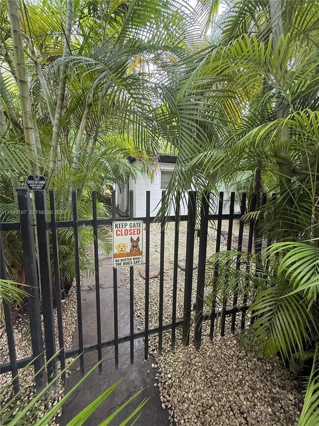 Building Photo - 3131 Carter St