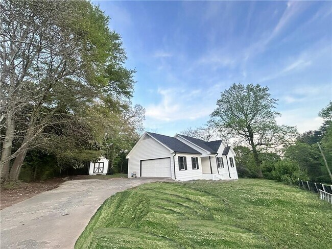 Building Photo - 3590 Chamblee Gap Rd